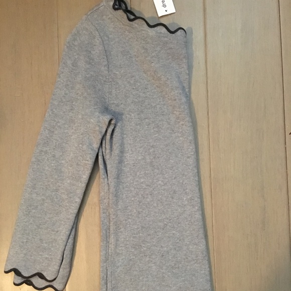 NWT grey scalloped sweater - Picture 6 of 6